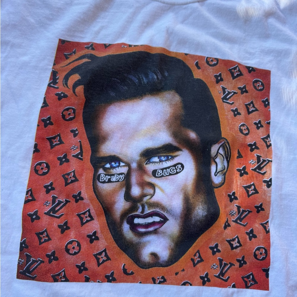 Tom Brady Bucs tee. New